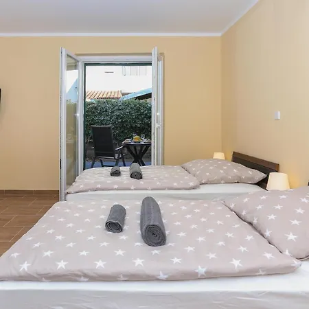Amazing In Kastel Stari With Wifi Apartment *